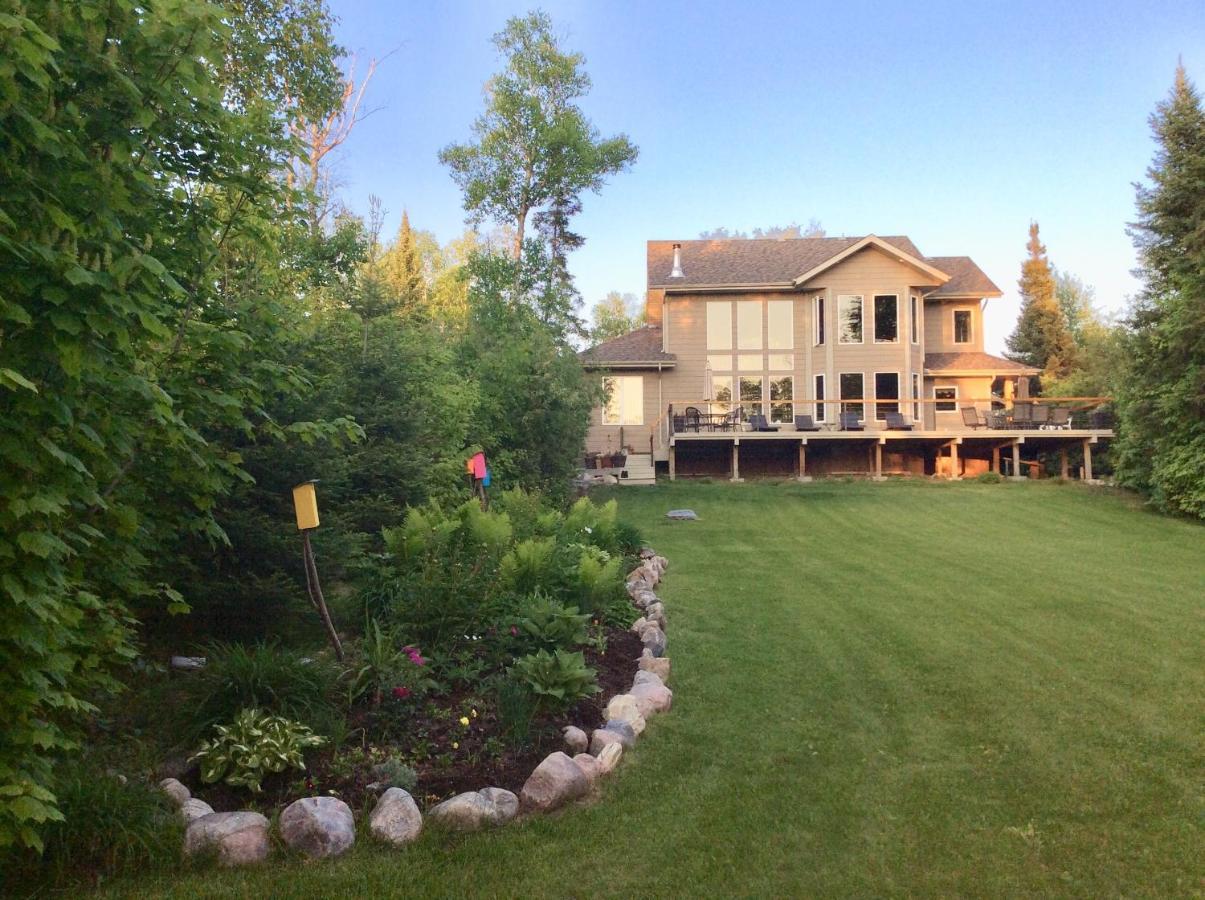 Pebble Springs Bnb Grand Beach Exteriör bild